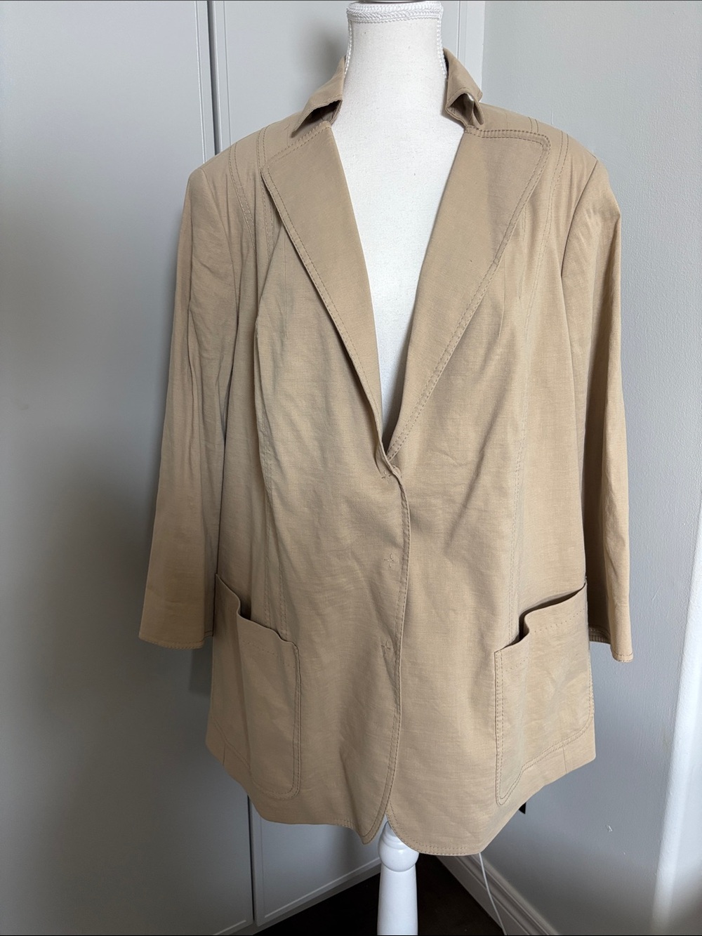 Elie Tahari Light Tan Open Front Blazer